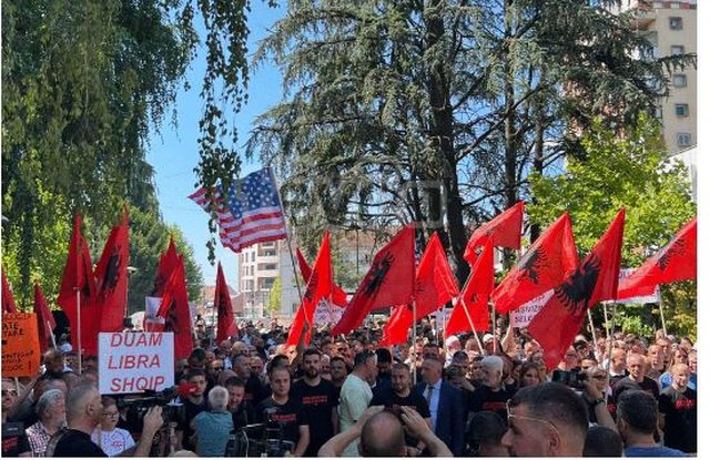 Ethnic Albanians in South Serbia protest against discrimination