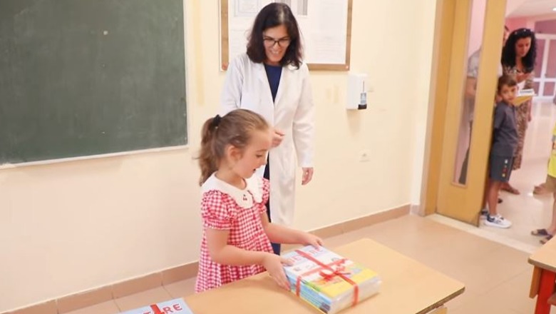 Free textbooks for over 239 thousand Albanian students