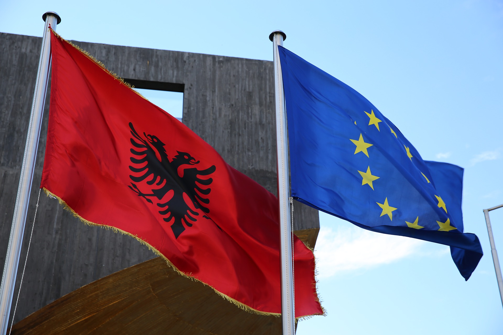 European Commission’s annual report praises Albania’s progress, supports opening another cluster of negotiations this year