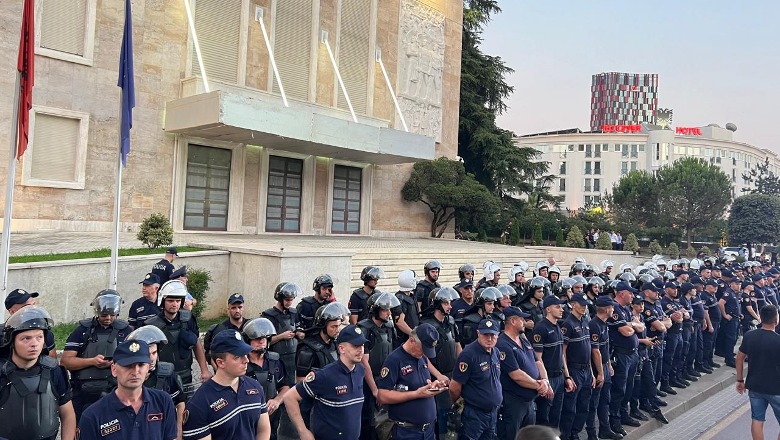 Albanian Police announce measures for October 29 protest amid escalating tensions