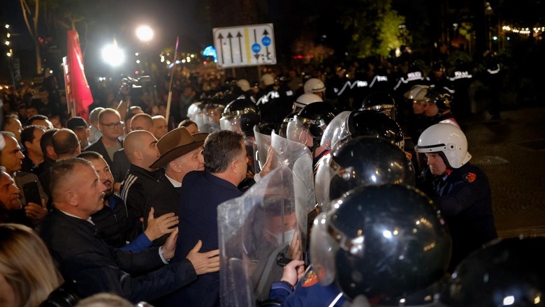 Opposition protest in Tirana takes on a familiar pattern