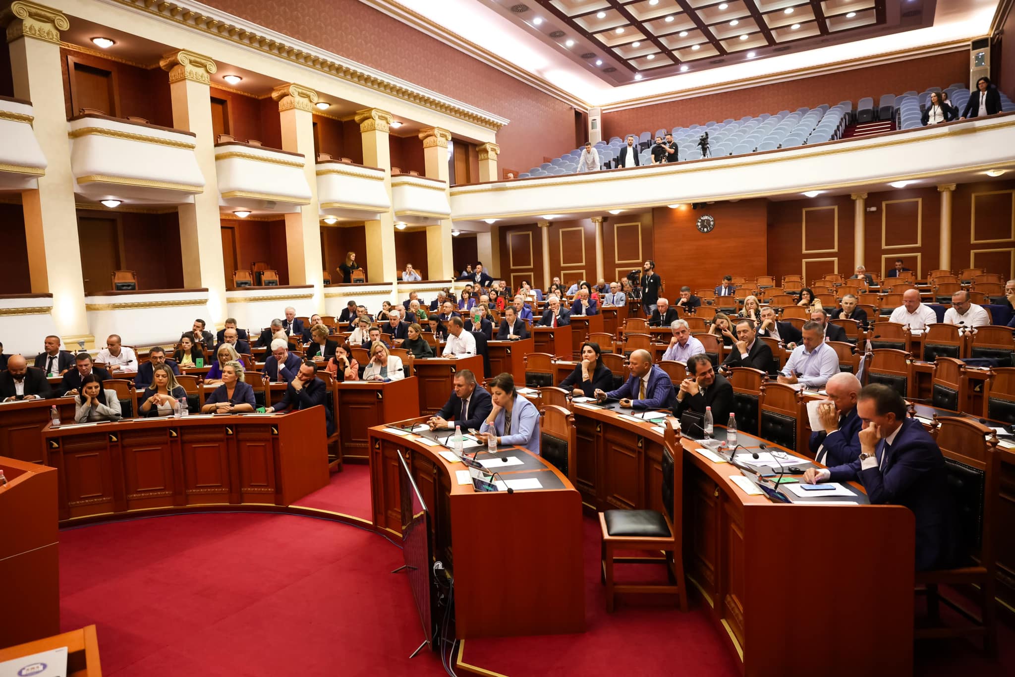 Disruptions continue as Democratic Party returns to Albanian Parliament