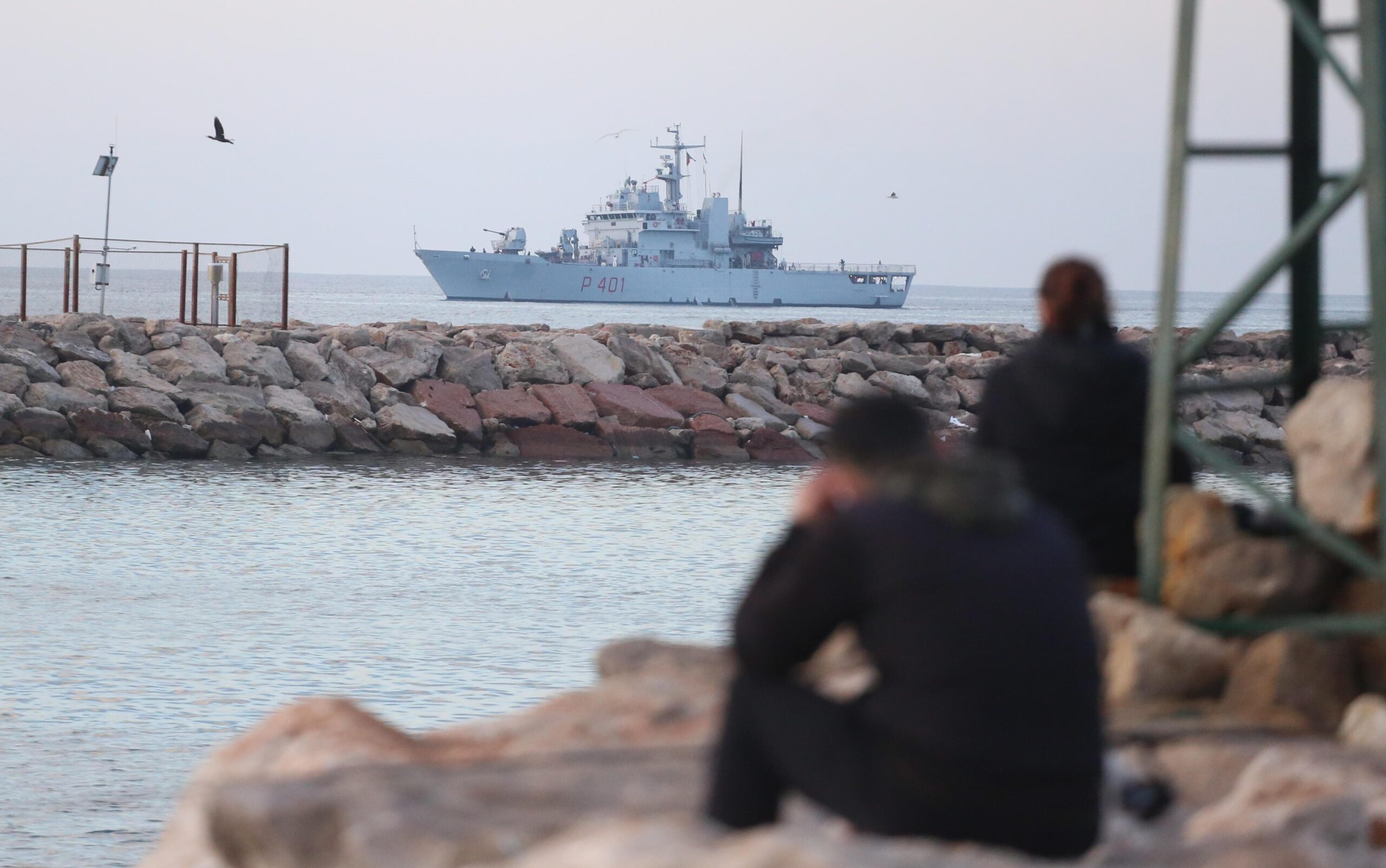 Italian navy ship brings 49 migrants to Albania amid renewed bilateral agreement