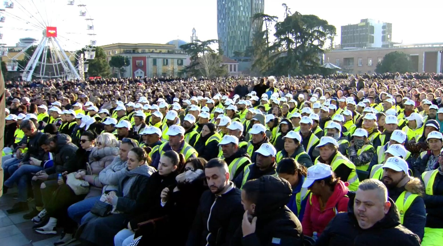 PM Rama meets Tirana Municipality staff, condemns gathering outside SPAK and pledges full support