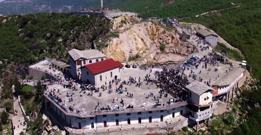 Pilgrimage begins at ‘Shna Ndou’ church in Laç, thousands of believers gather