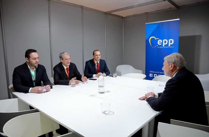 Sali Berisha, leader of the Democratic Party, during a meeting with Johannes Hahn, European Commissioner for Budget and Administration, at the EPP Congress in Valencia.