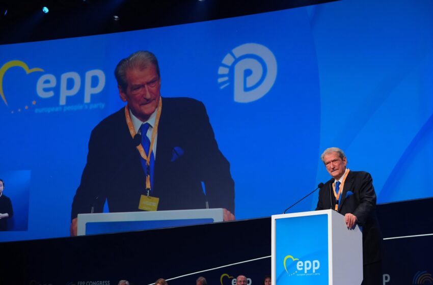 Sali Berisha, leader of the Democratic Party, delivering his speech at the EPP Congress in Valencia.