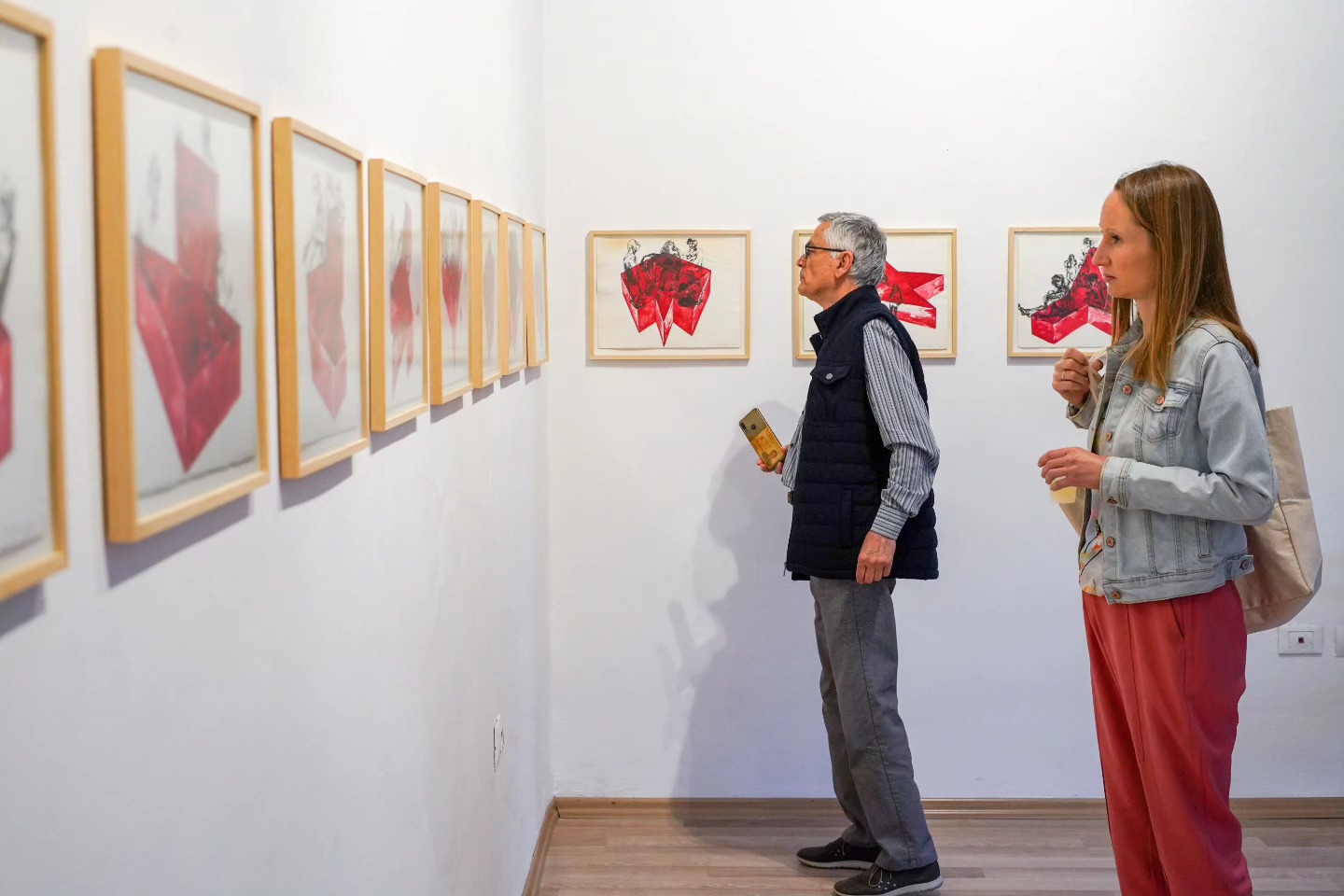 Tirana Art Gallery unveils “Artificial Paradise” by The Two Gullivers