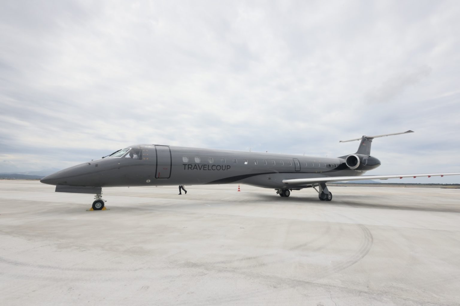 First test flight lands at Vlora Airport, marking milestone for new terminal