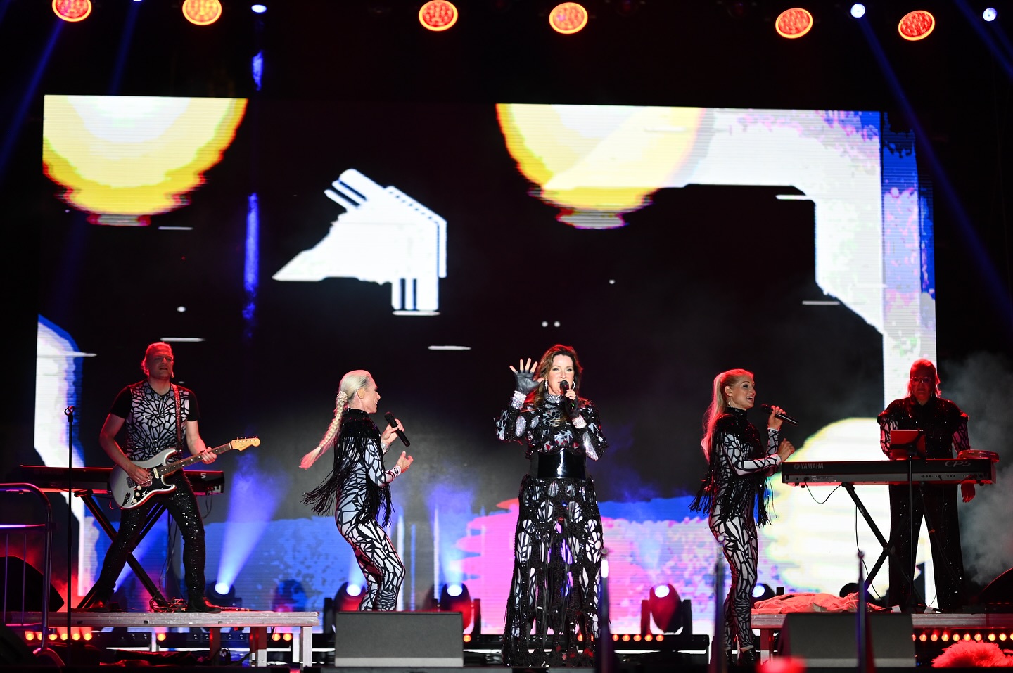 Jenny Berggren of “Ace of Base” delivers nostalgic concert in Tirana