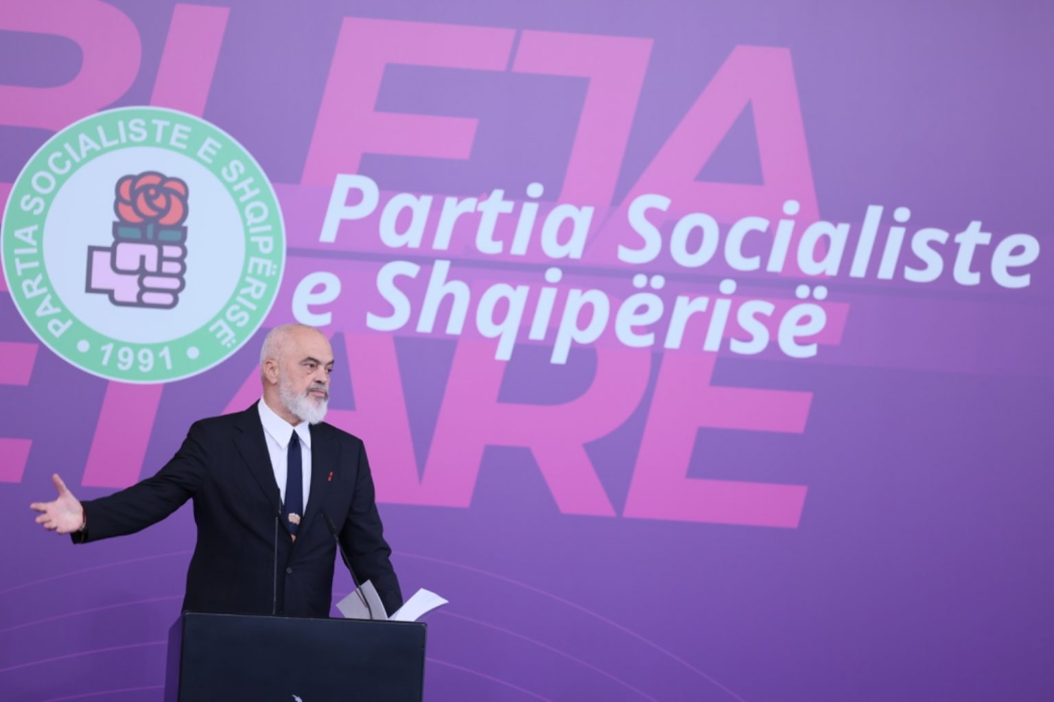 Edi Rama unveils new cabinet