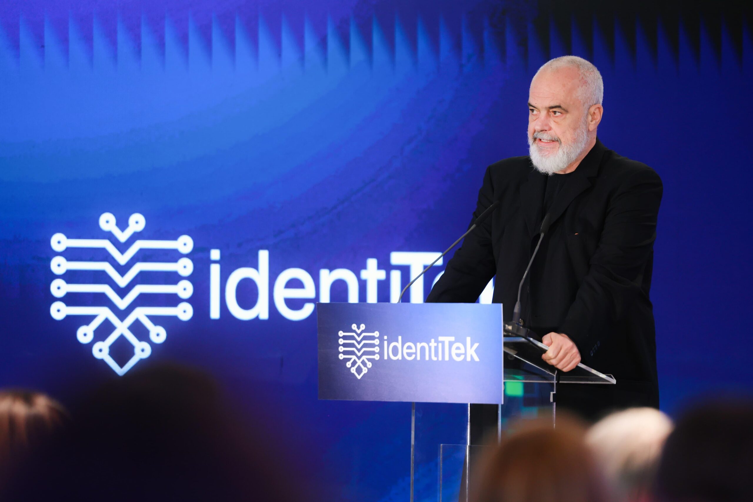 Edi Rama unveils two new digital projects: mobile ID cards and biometric gate at Tirana Airport